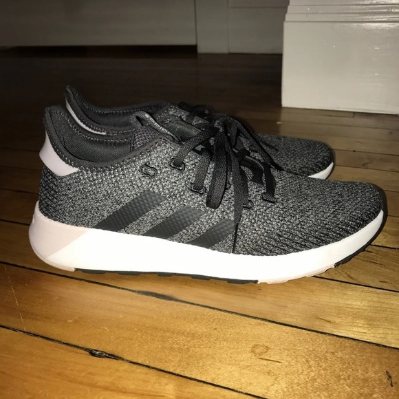 Adidas tennis shoes - Picture 3 of 6